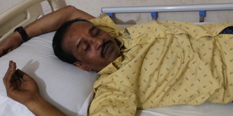 আড়াইহাজারে ভাংচুরের ছবি তোলায় সাংবাদিকের উপর হামলা