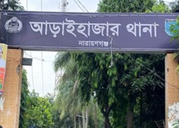 ব্যবসায়ীর বাড়ীতে ডাকাতি, আহত ৩