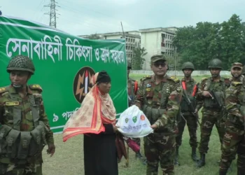 বিনামূল্যে চিকিৎসা সেবা, ওষুধ ও খাদ্যসামগ্রী বিতরণ করল সেনাবাহিনী