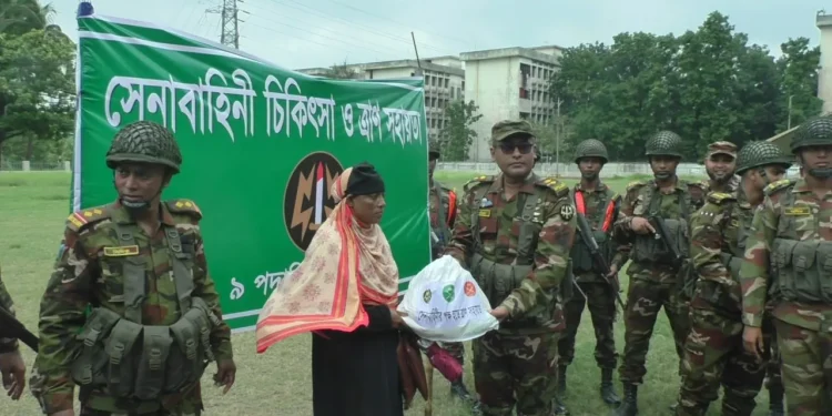 বিনামূল্যে চিকিৎসা সেবা, ওষুধ ও খাদ্যসামগ্রী বিতরণ করল সেনাবাহিনী