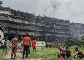 সর্বত্র শংকা : ব্যবসা প্রতিষ্ঠানে হামলা-লুটপাট-আগুন
