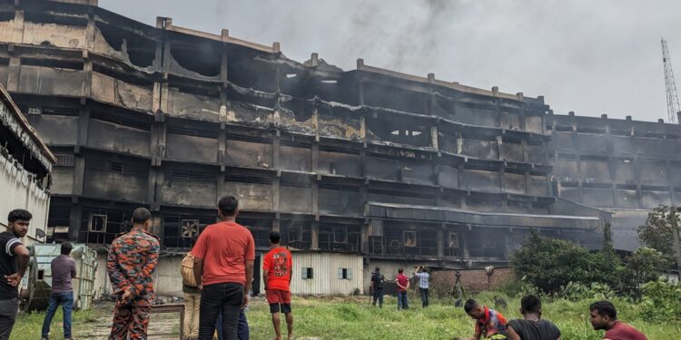 সর্বত্র শংকা : ব্যবসা প্রতিষ্ঠানে হামলা-লুটপাট-আগুন