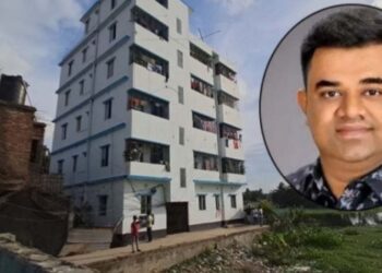 সেই কাউন্সিলর আতিক পলাতক তারপরও বাড়ি দেখতে ভিড়