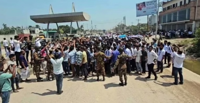 কাঞ্চন সেতুর টোল বন্ধের দাবীতে অবরোধ