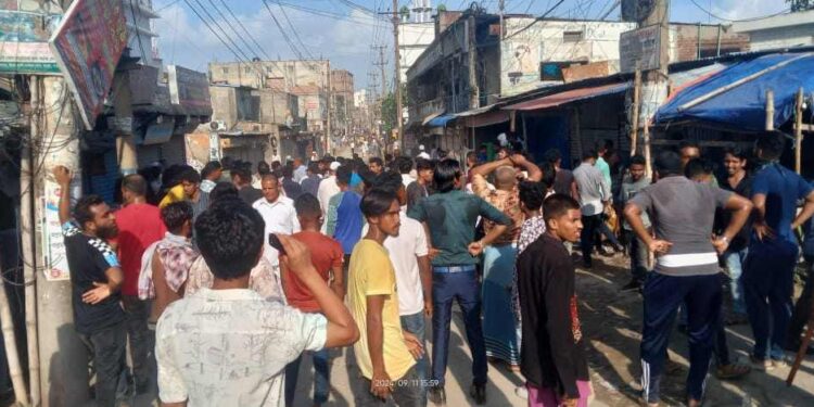 ফতুল্লায় যুবলীগ ক্যাডার ওলা মাসুদ, সুমন ও আক্তারের নেতৃত্বে মিছিলে গুলি বর্ষন