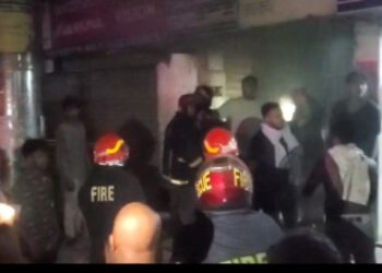 সিদ্ধিরগঞ্জ পুলে ইলেক্ট্রনিক্স শোরুমে অগ্নিকান্ড