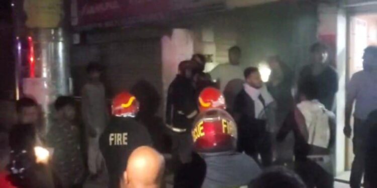 সিদ্ধিরগঞ্জ পুলে ইলেক্ট্রনিক্স শোরুমে অগ্নিকান্ড