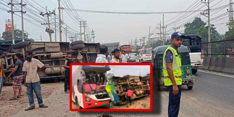 সোনারগাঁওয়ে যাত্রীবাহী বাস উল্টে আহত ১৫