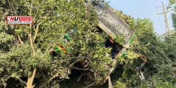 তোলারাম কলেজের বাস খাদে : নিহত ১, আহত ১৫