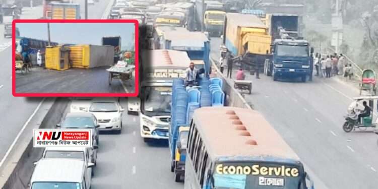 কভার্ডভ্যান উল্টে মহাসড়কে যানজট