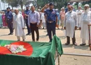 আড়াইহাজারে বীর মুক্তিযোদ্ধাকে রাষ্ট্রীয় মর্যাদায় দাফন