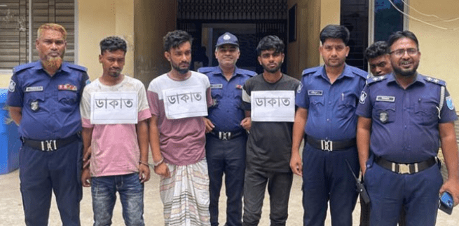 ডাকাত সর্দার পিয়ালসহ গ্রেফতার ৩