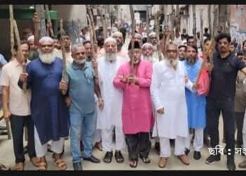 ‘স ন্ত্রাসী চাঁ দাবাজ কারা ? নাম না বলেই লাঠি মিছিল !’