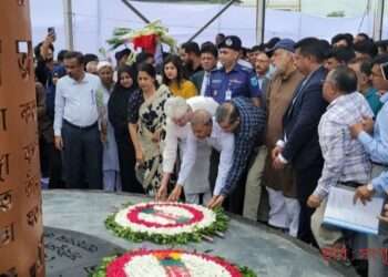 ‘জুলাই শহীদ স্মৃতিস্তম্ভ’ উদ্বোধন করলেন পাঁচ উপদেষ্টার
