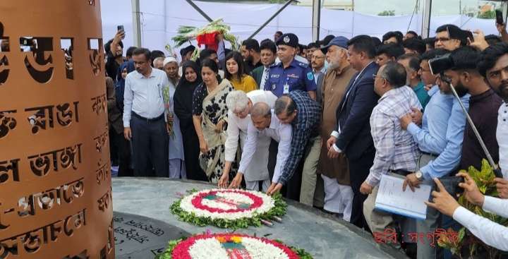 ‘জুলাই শহীদ স্মৃতিস্তম্ভ’ উদ্বোধন করলেন পাঁচ উপদেষ্টার