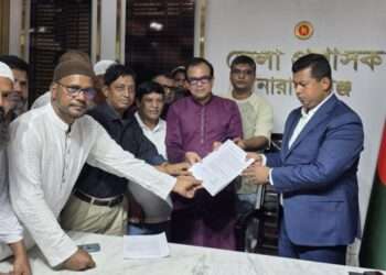 জলাবদ্ধতা নিরসনে প্রধান উপদেষ্টা ও ডিসিকে স্বারকলিপি প্রদান