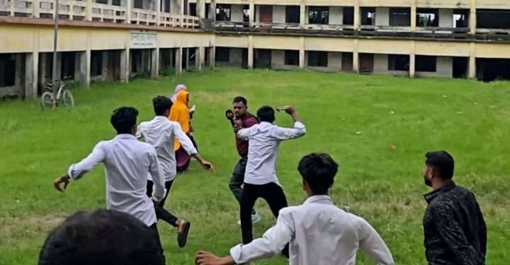 ৪১ শিক্ষার্থীকে বেত্রাঘাত, সাংবাদিকদের হাতুড়িপেটা