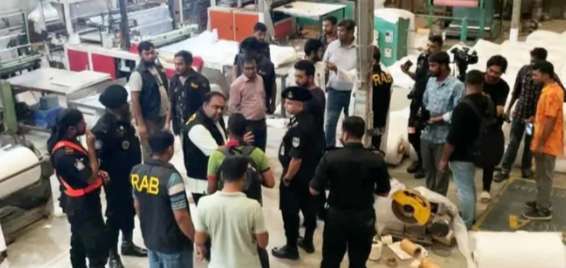 ১৭ টন নিষিদ্ধ পলিথিন জব্দ, জরিমানায় ৩ প্রতিষ্ঠান