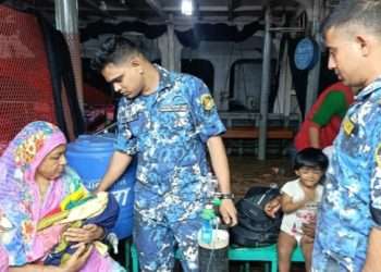 ভোররাতে লঞ্চ থেকে মুমূর্ষু নবজাতককে রক্ষায় কোস্টগার্ড