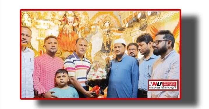 কর্মীদের নিয়ে জামায়াত নেতার পূজামন্ডব পরিদর্শন