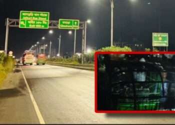 সিদ্ধিরগঞ্জে যাত্রীবেশে সিএনজিতে আগুন, অল্পের জন্য রক্ষা