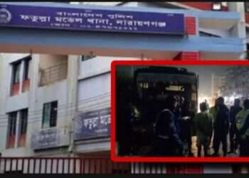 ঘুমিয়ে চালক-হেলপার : মধ্যরাতে শ্রমিকবাহী বাসে অগ্নিসংযোগ