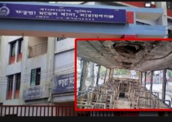 ফতুল্লায় বাসে আগুন