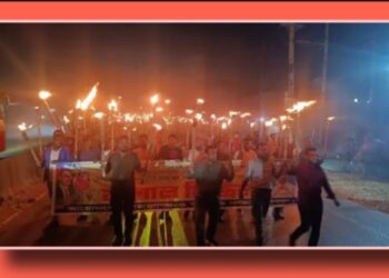 সোনারগাঁয়ে মান্নান বিরোধী মশাল মিছিল, প্রার্থীতা বাতিলের দাবি