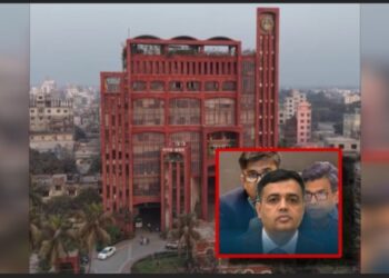 ক্ষমতার দাপটে প্রশাসক, দুর্নীতির চাপে বিদায়