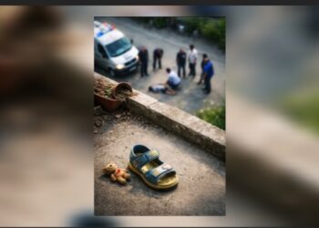 ফতুল্লায় ছাদ থেকে পড়ে শিশুর মৃত্যু : নিরাপত্তা নিয়ে প্রশ্ন