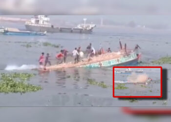 ধলেশ্বরীতে ইটবোঝাই ট্রলার ডুবি, প্রাণে বাঁচলেন ১৩ শ্রমিক