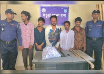 ফতুল্লায় শীর্ষ মাদক কারবারি ‘পেটকাটা রকি’ গ্রেফতার, অস্ত্রসহ আটক ৫