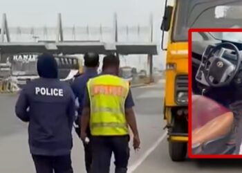 মেঘনা টোল প্লাজায় প্রবাসীর গাড়িতে ডাকাতি, আহত চালক