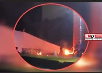 পুলিশের সামনেই জুলাই স্মৃতিস্তম্ভে আগুন : প্রশ্ন নিরাপত্তার
