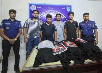থানার নাকের ডগায় টি-শার্ট-স্টিকার, গ্রেপ্তার ৪