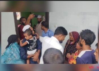 স্ত্রীকে ছুরিকাঘাত, ফতুল্লায় স্বামীর ফাঁস